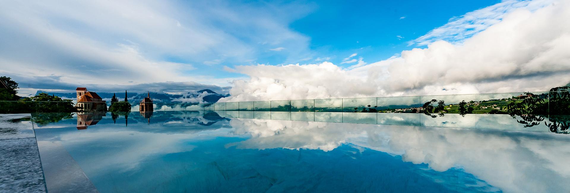 Piscina a sfioro