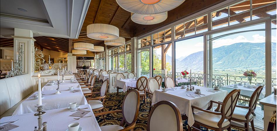 Dining room with balcony